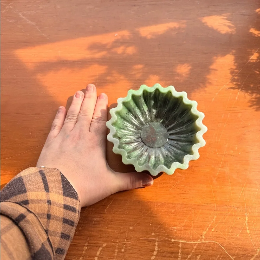 Green Fluted Resin Dish - Picture 3 of 4